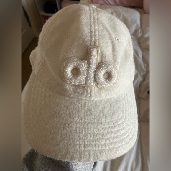 Cream Alo Hat - Picture 2 of 5
